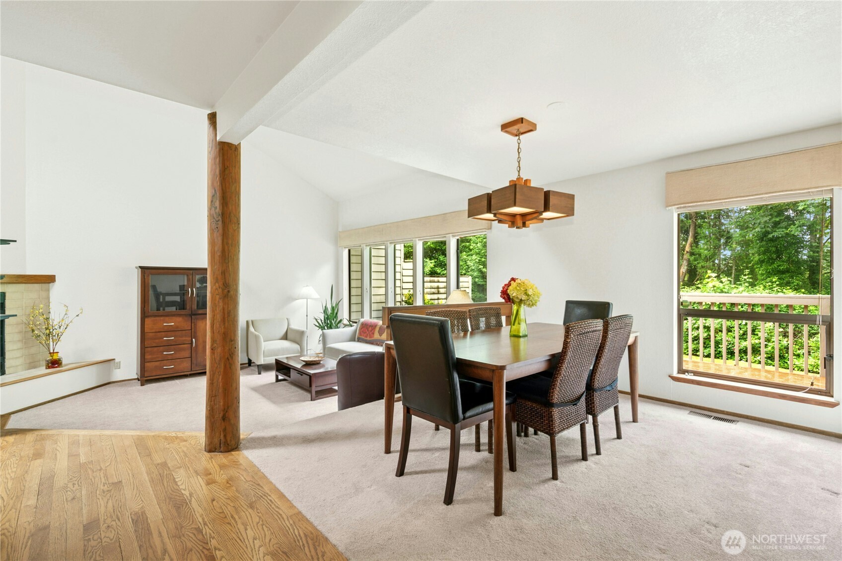 Spacious dining for large holiday gatherings as well as romantic candlelight dinners for 2.