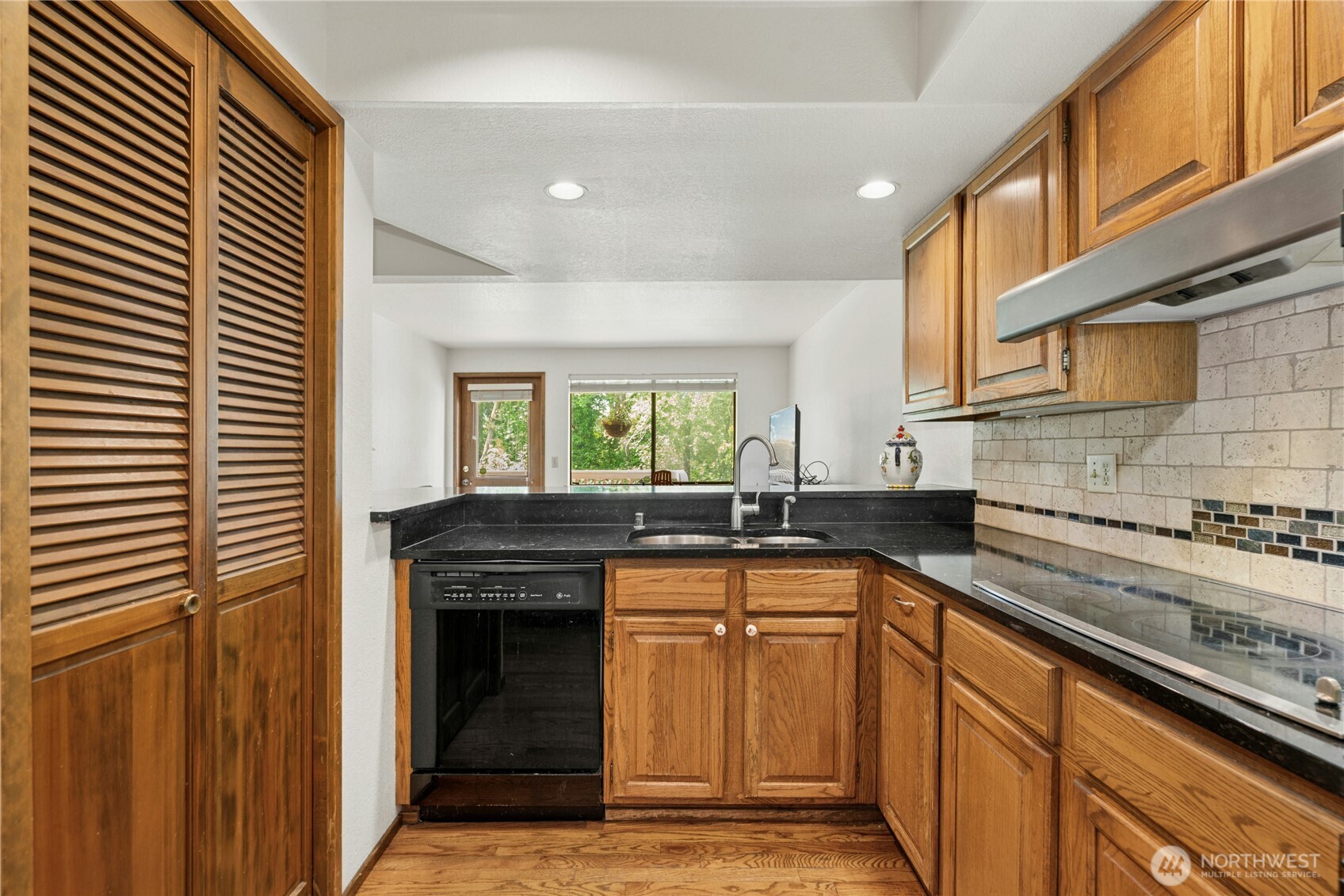 Deep pantry adds lots of storage.