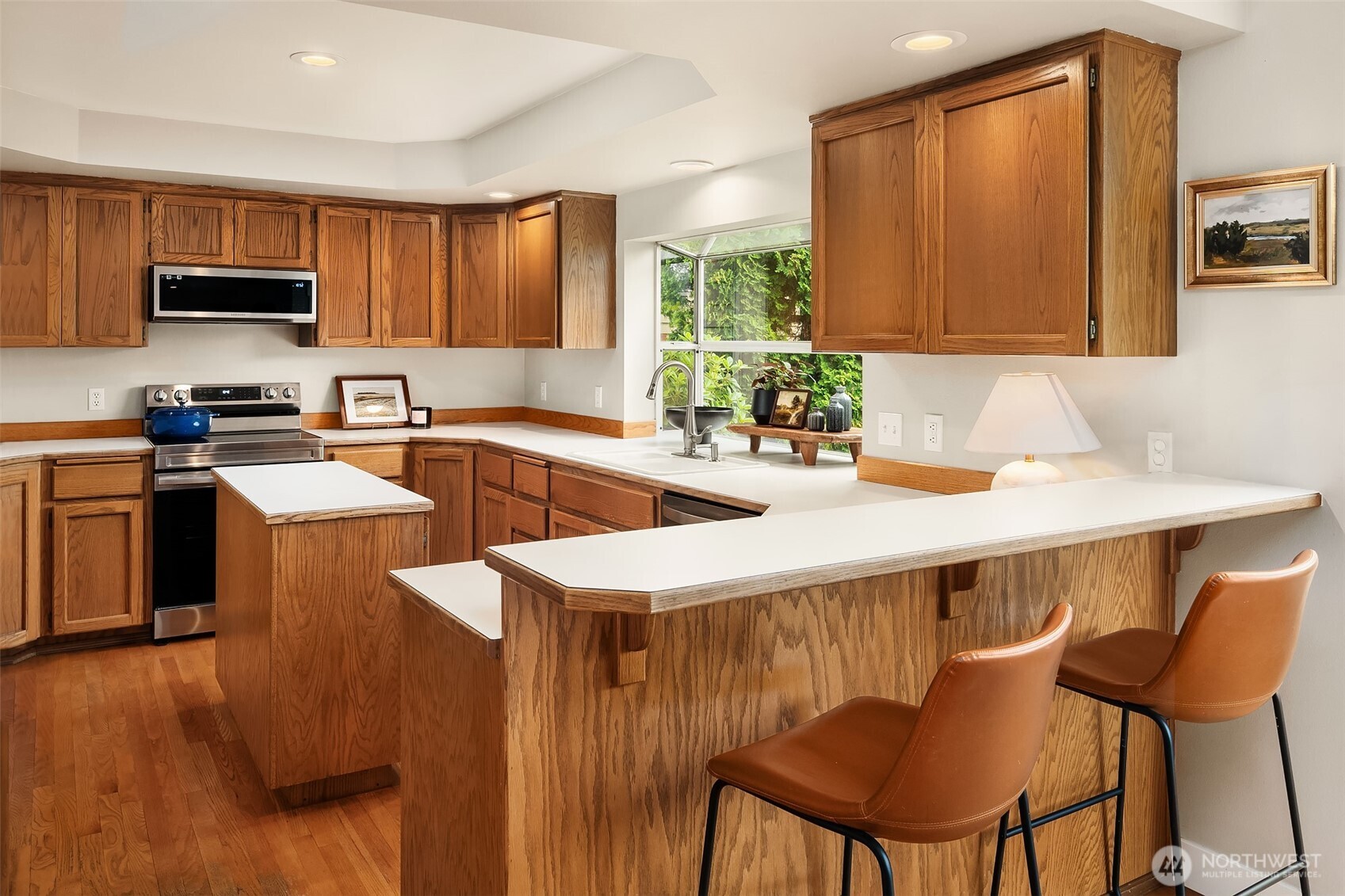 Kitchen with eating bar