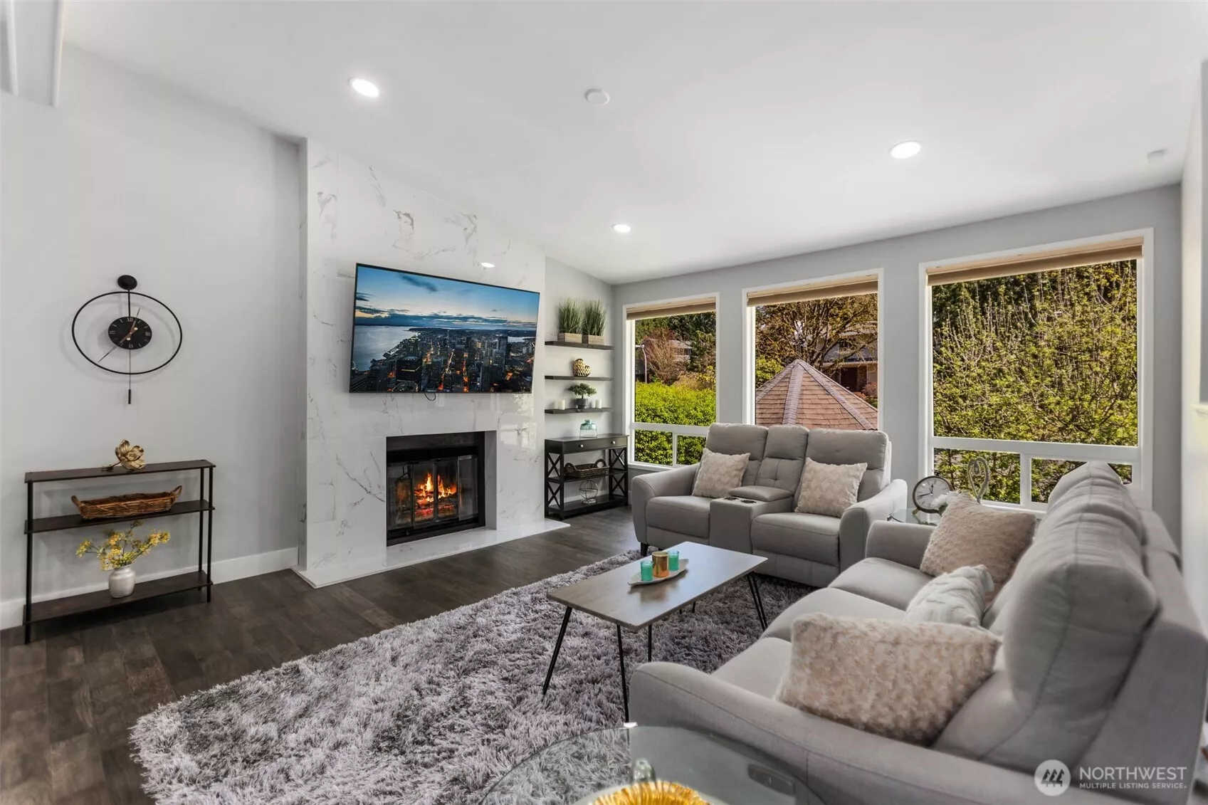 Welcome home to this exceptional completely renovated home in Sammamish! Award winning Lake Washington School district!l Close to I-90, 520 and Hwy 202 for an easy commute to Microsoft, Amazon, Bellevue and Seattle.