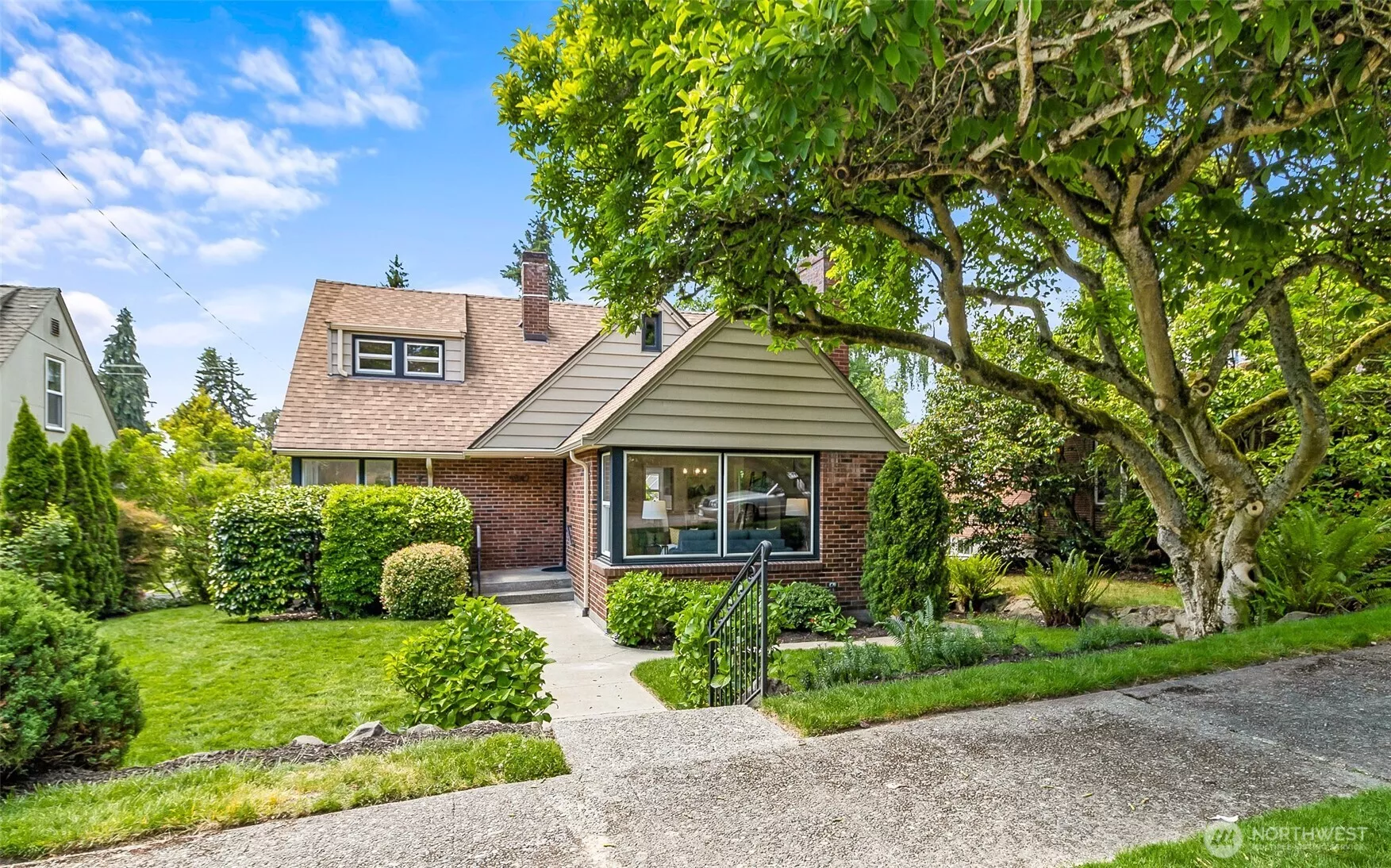 Great street in view Ridge!
