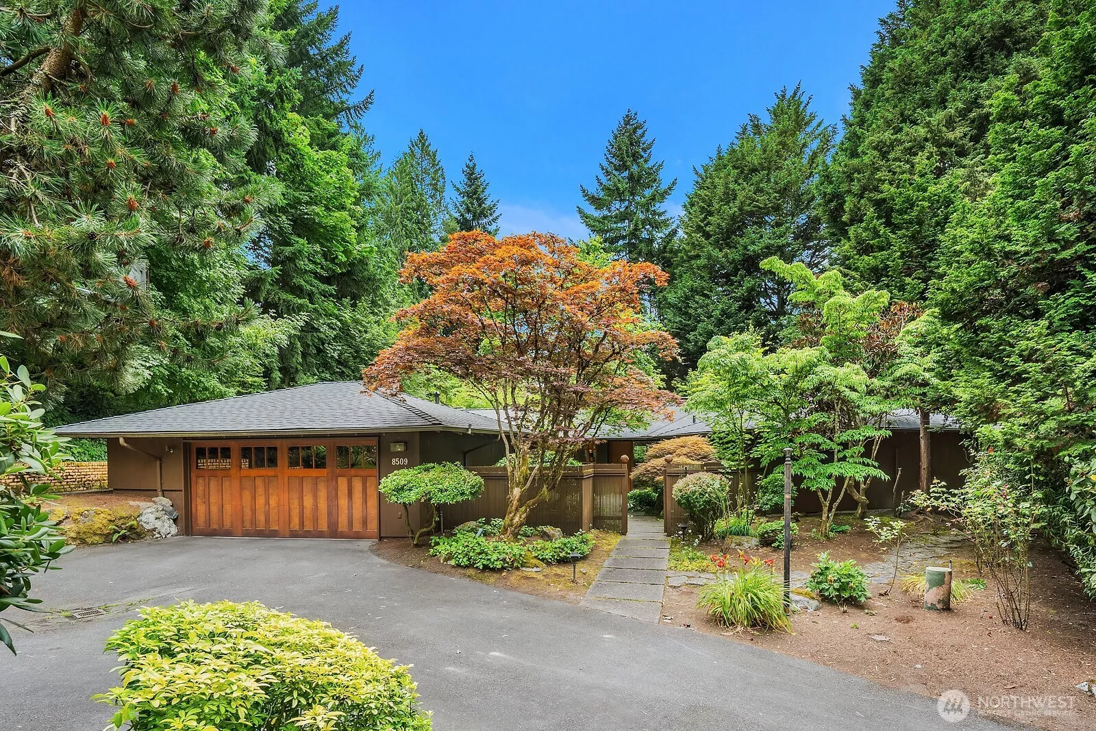 Circular driveway