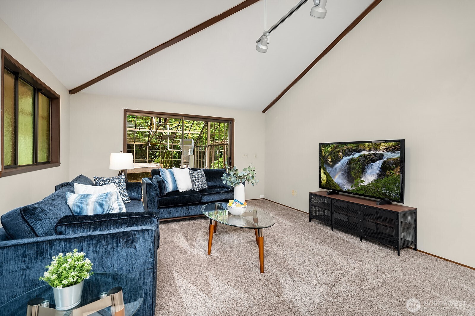 Bonus room with vaulted ceiling