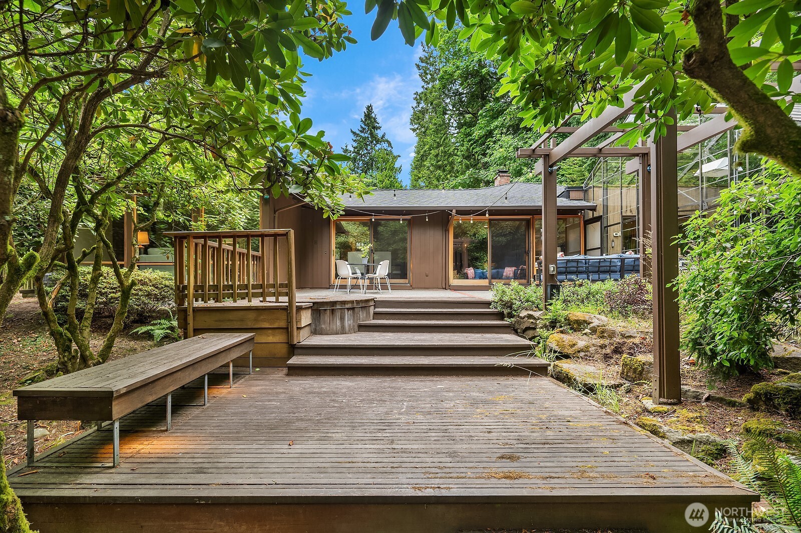 Entertainment deck