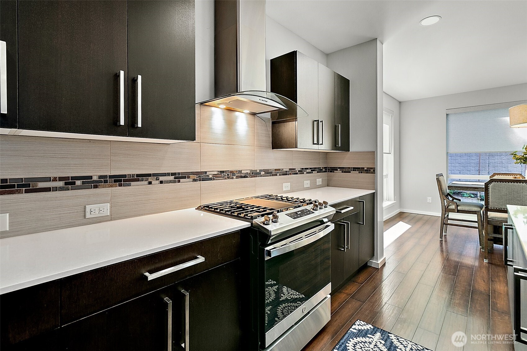 Stainless Steel Appliances, Quartz countertops and modern cabinetry!