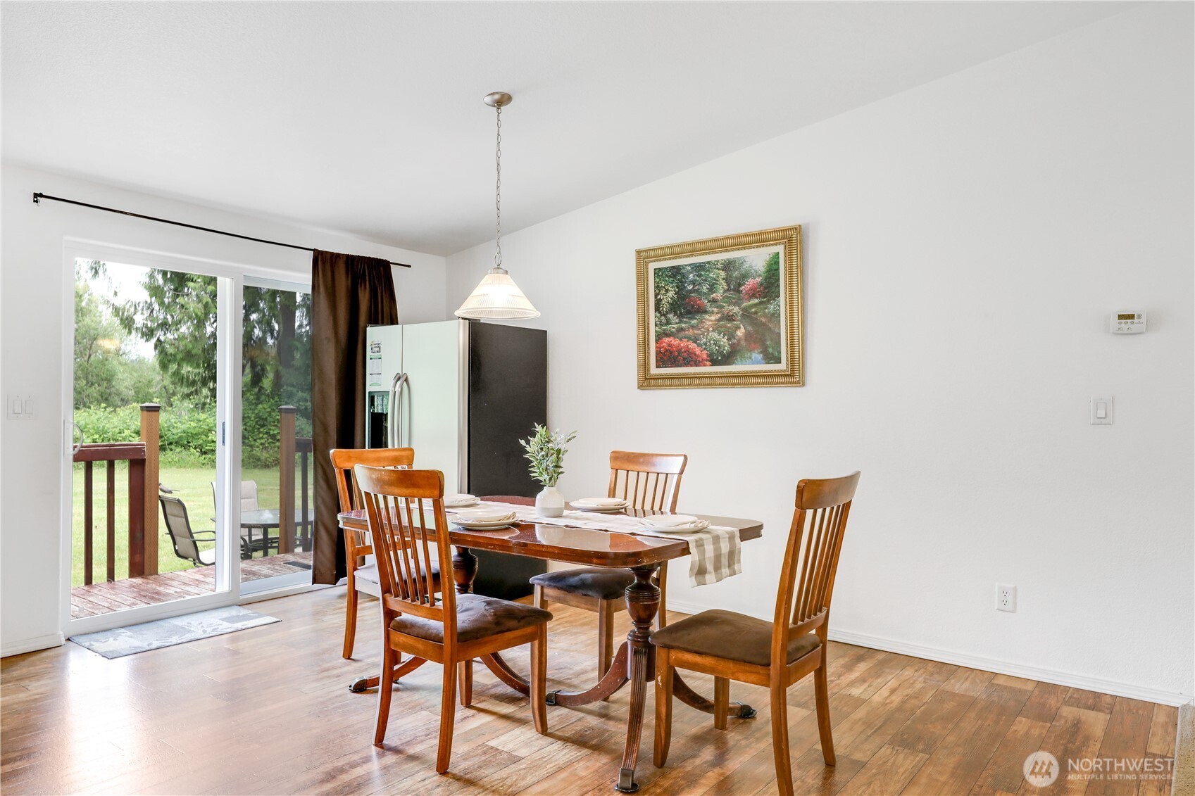 Dining area - extra fridge and freezer stay with the home