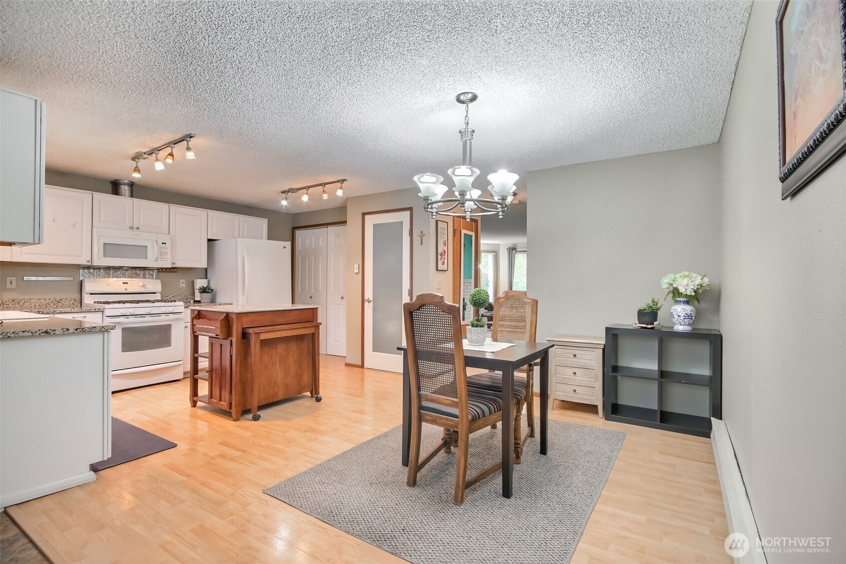 Open and easy flow floor plan
