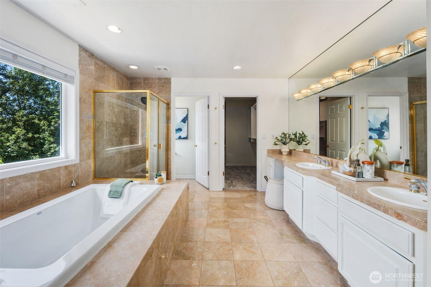 Primary 5 piece ensuite
