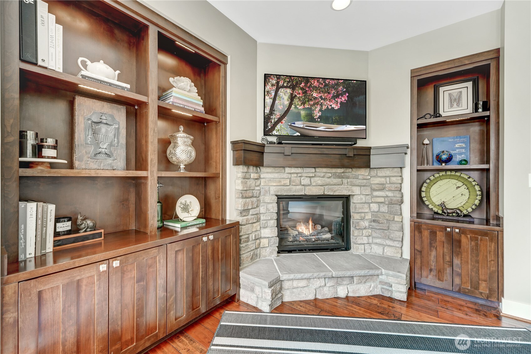 Family Room w/Built-in cabinets