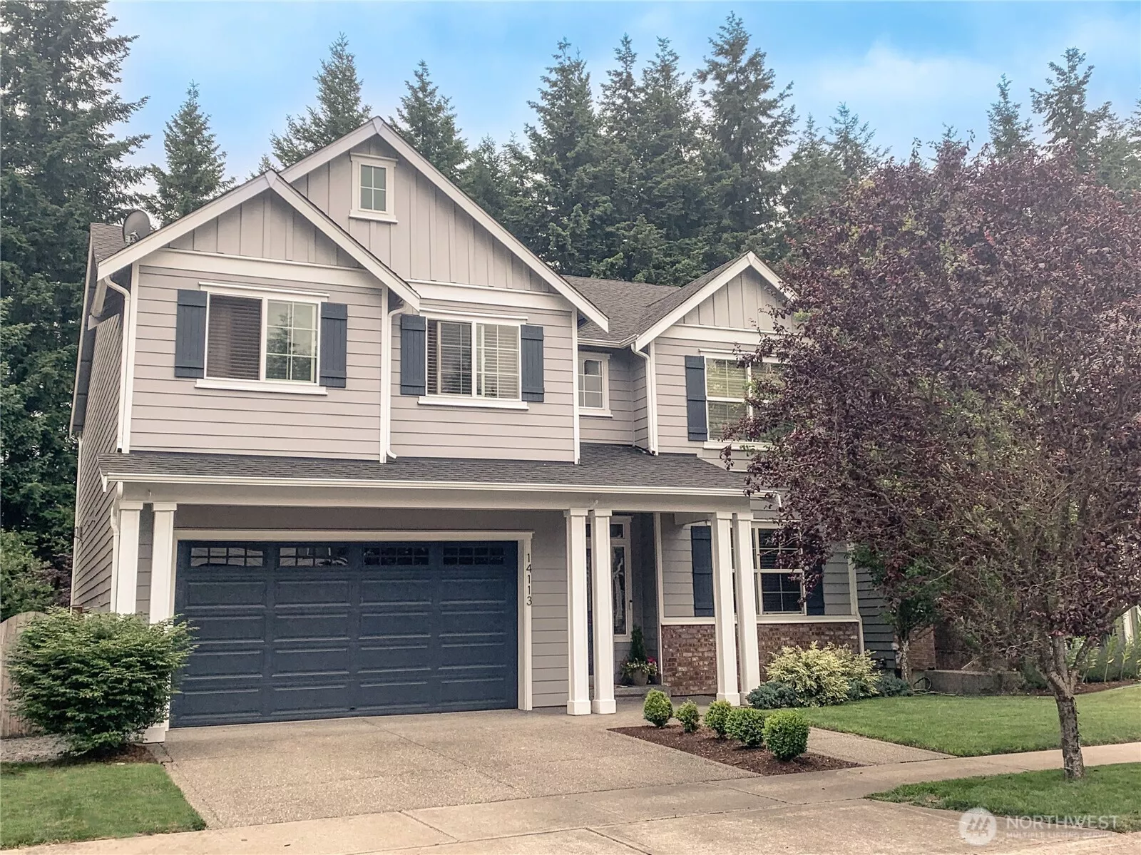 Beautiful 5 Bedroom plus Den plus Media/Bonus Room