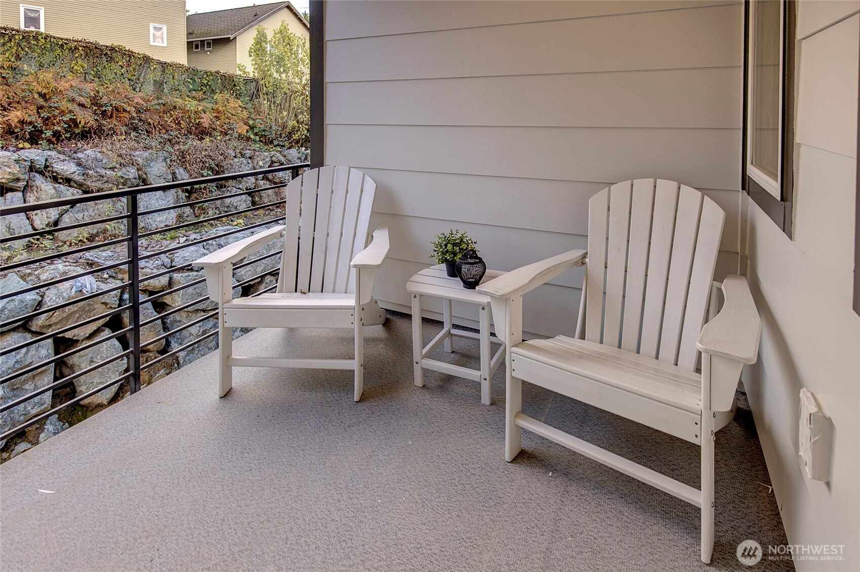 Private second story deck