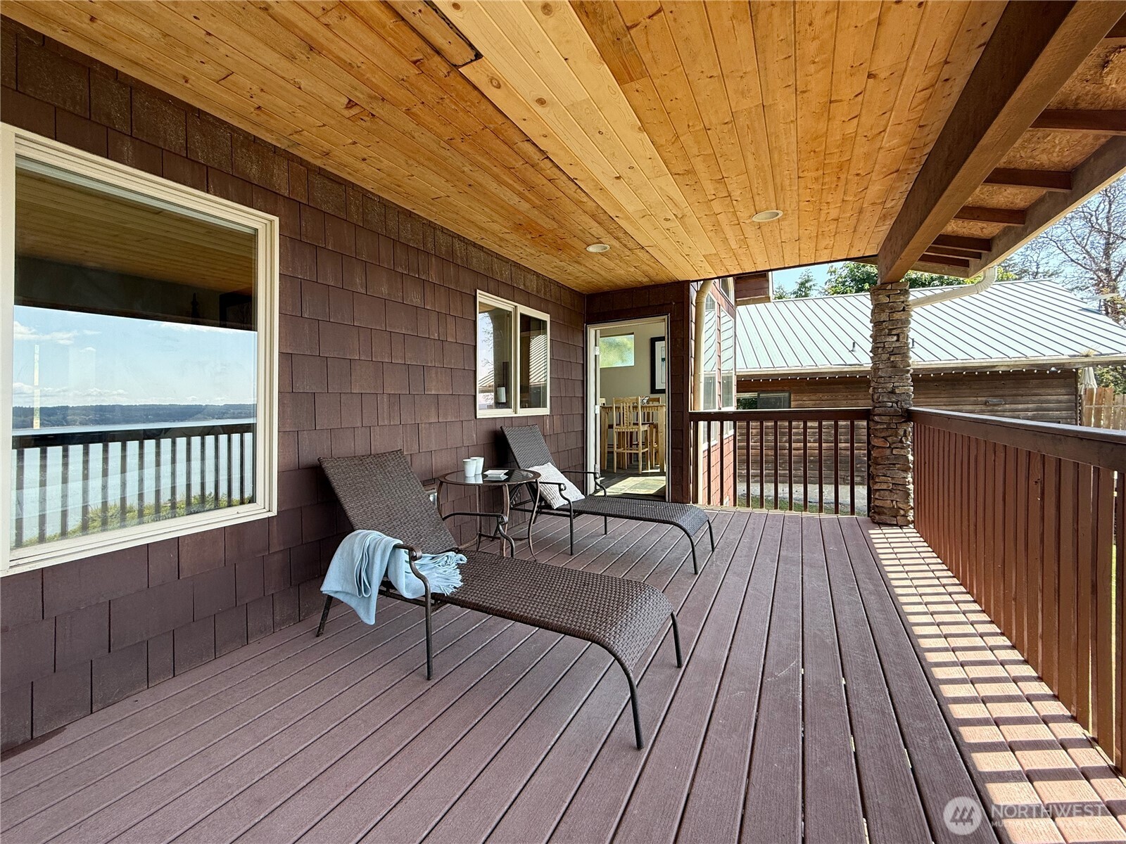 Spacious laundry room.