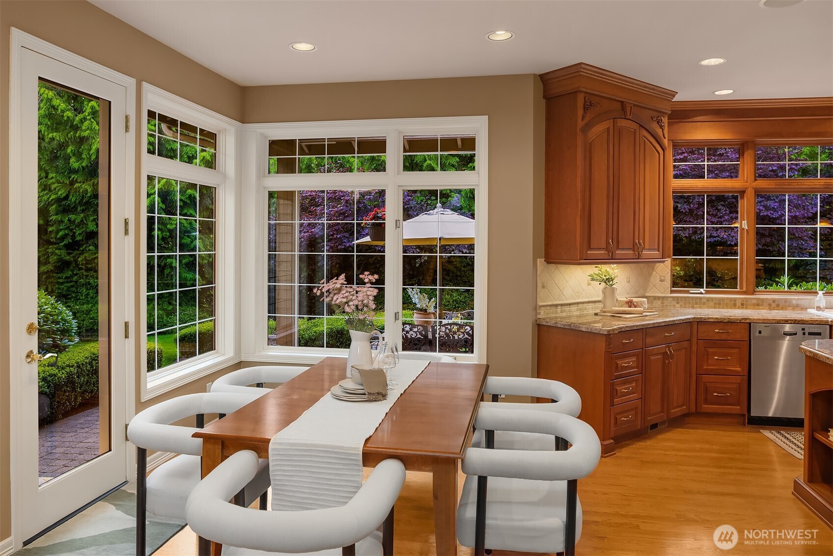 Kitchen Eating Area