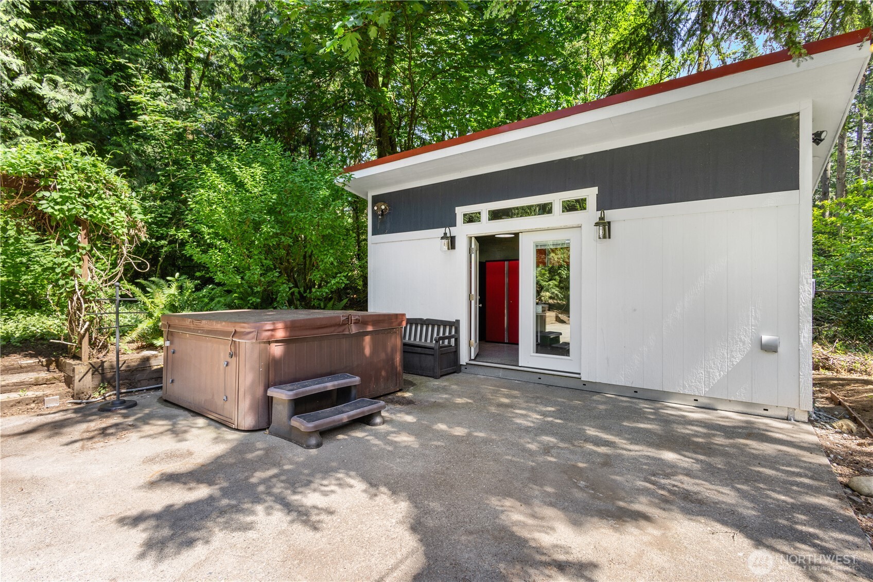 10’x20’ Workshop - Fully insulated with smart thermostat, WiFi, stereo system with hardwired speakers and subwoofer, and both 120V and 240V electricity.