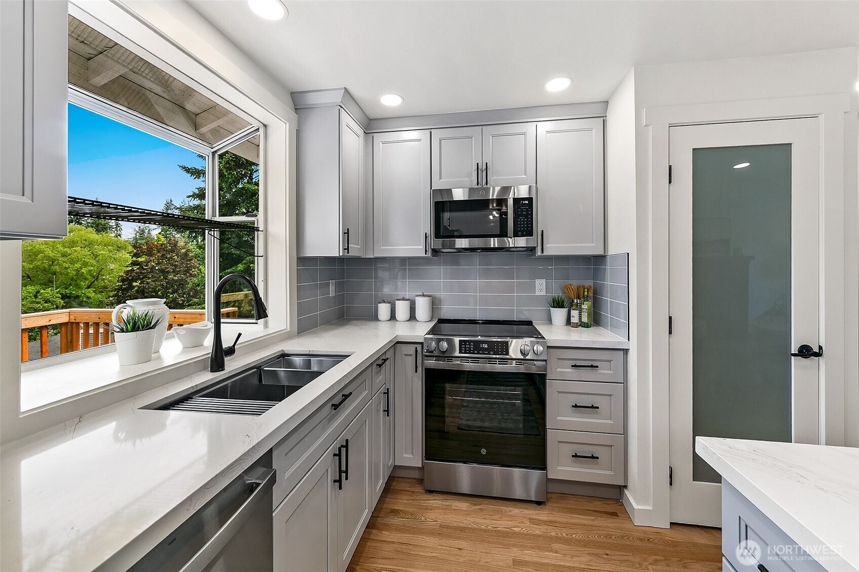New counters, cupboards and GE appliances
