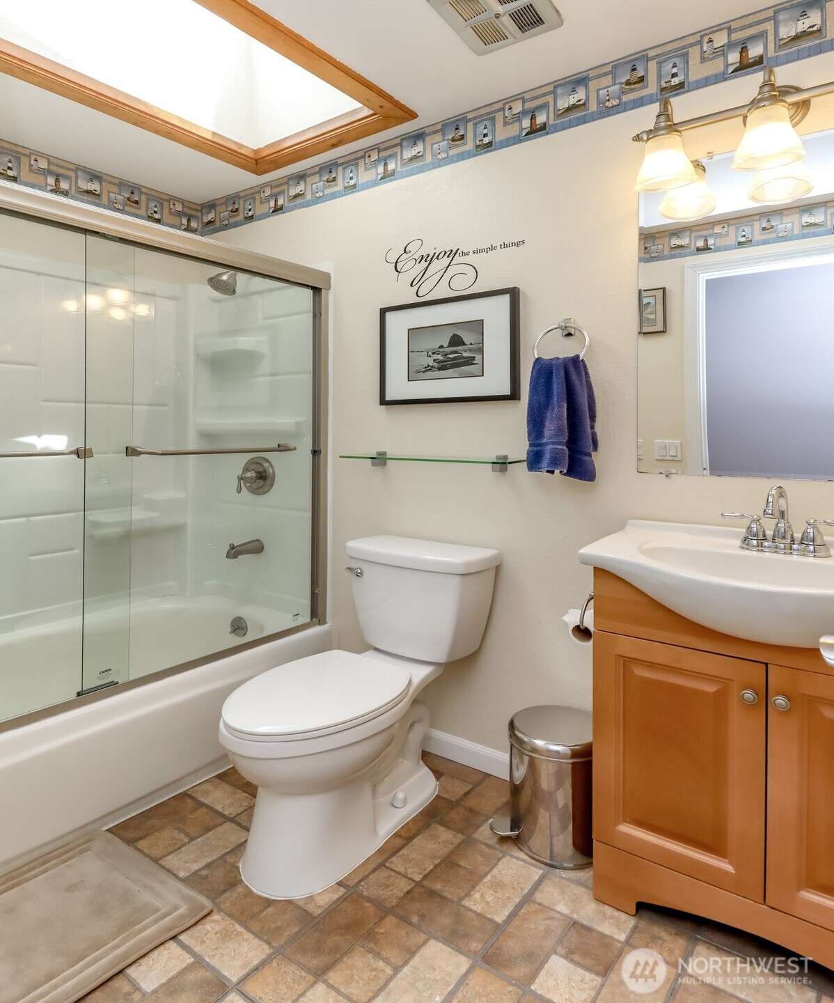 Guest bathroom in the hallway, enjoy natural light from the skyight.