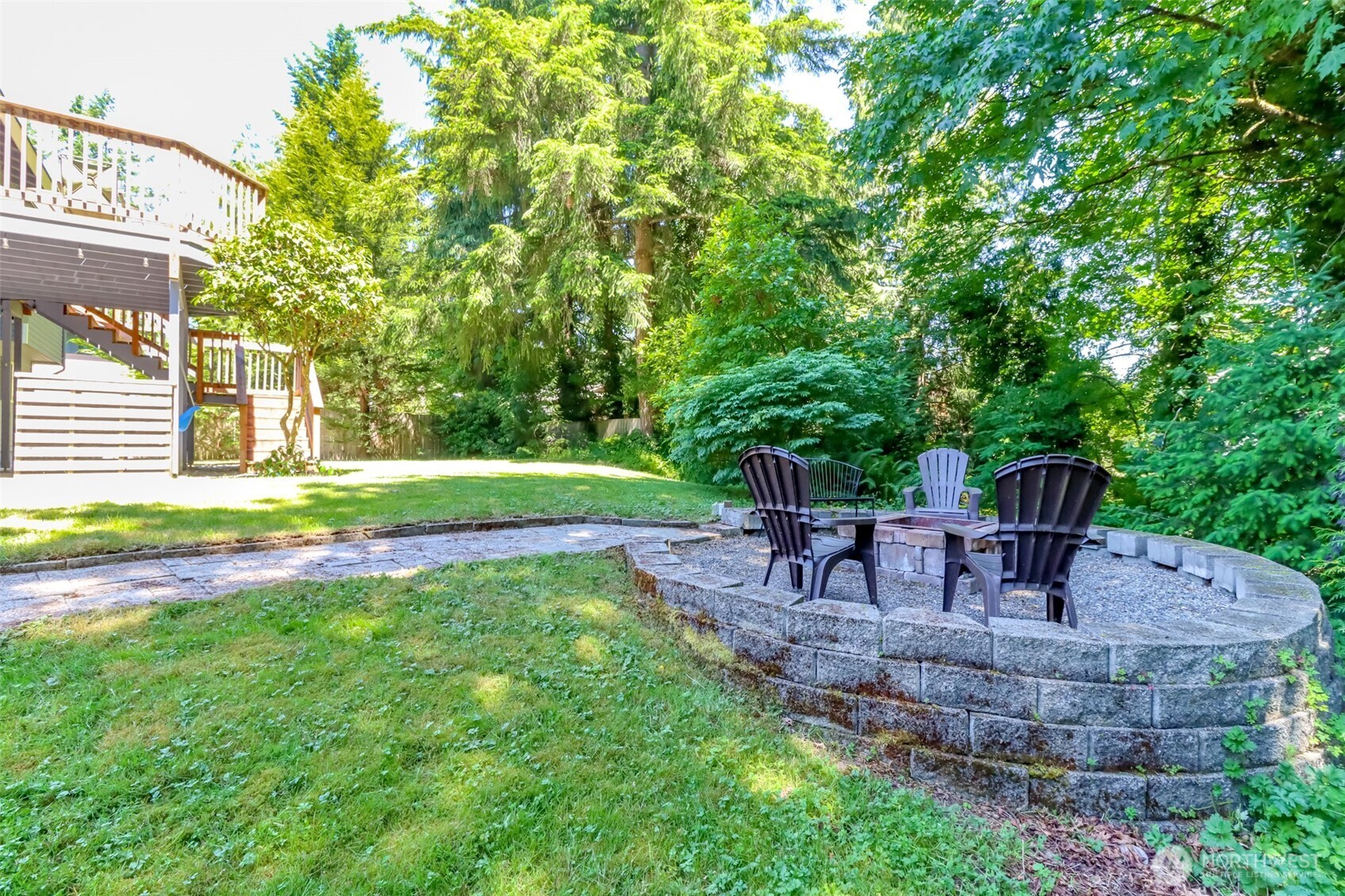 Enjoy s'mores with friends around the firepit!