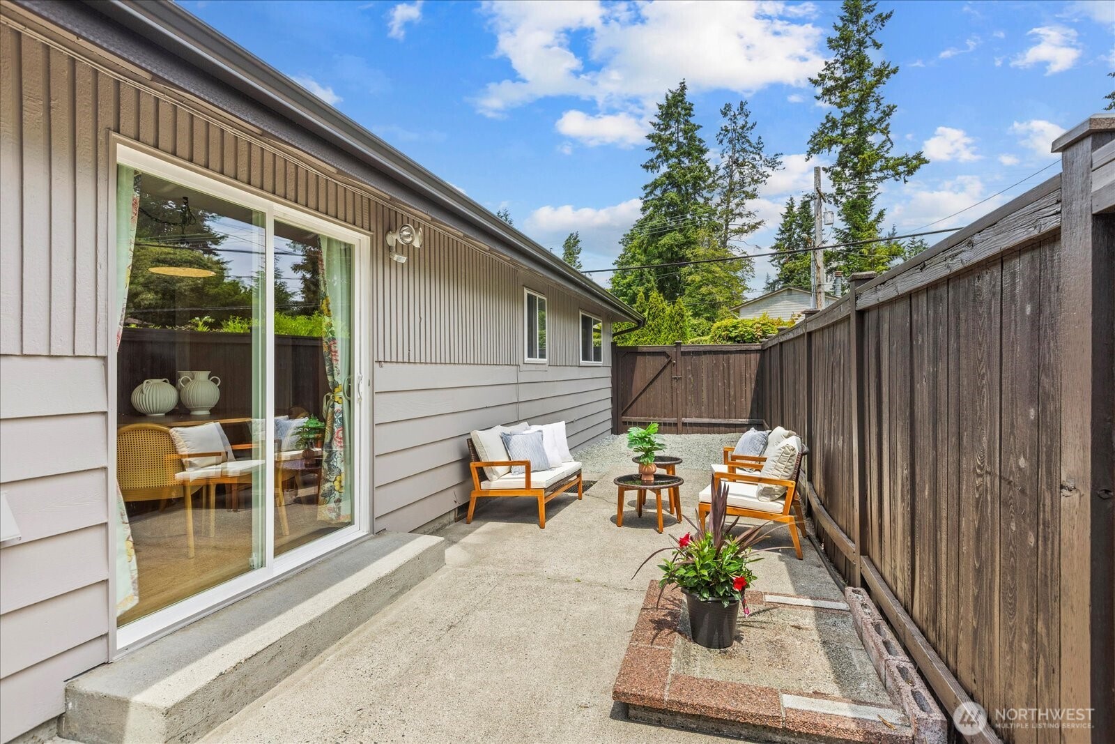 Fully fenced back area patio space