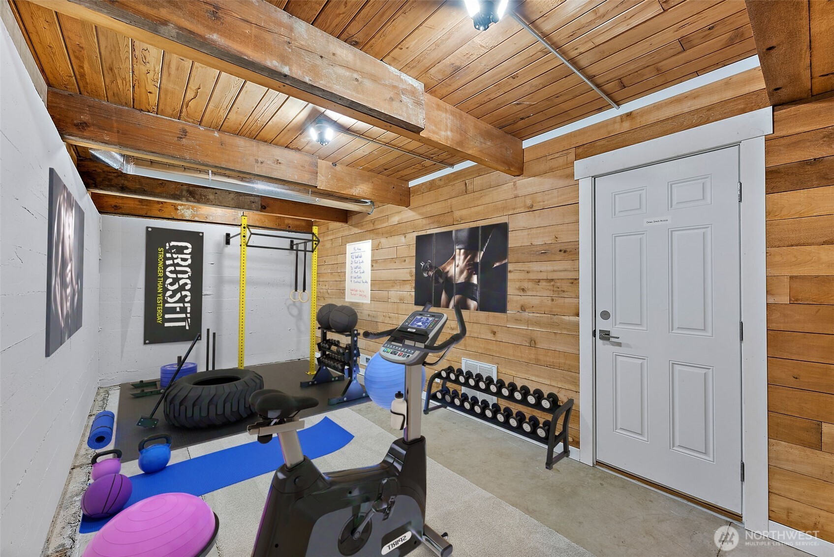 Extra room-virtually staged