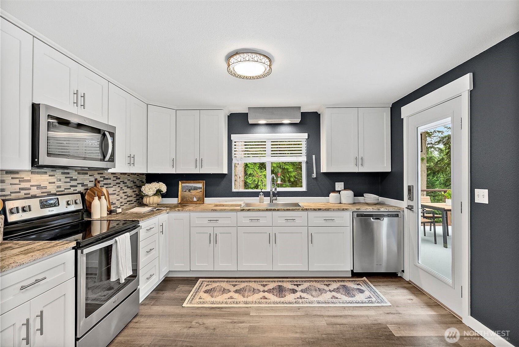 Spacious kithcen with large pantry