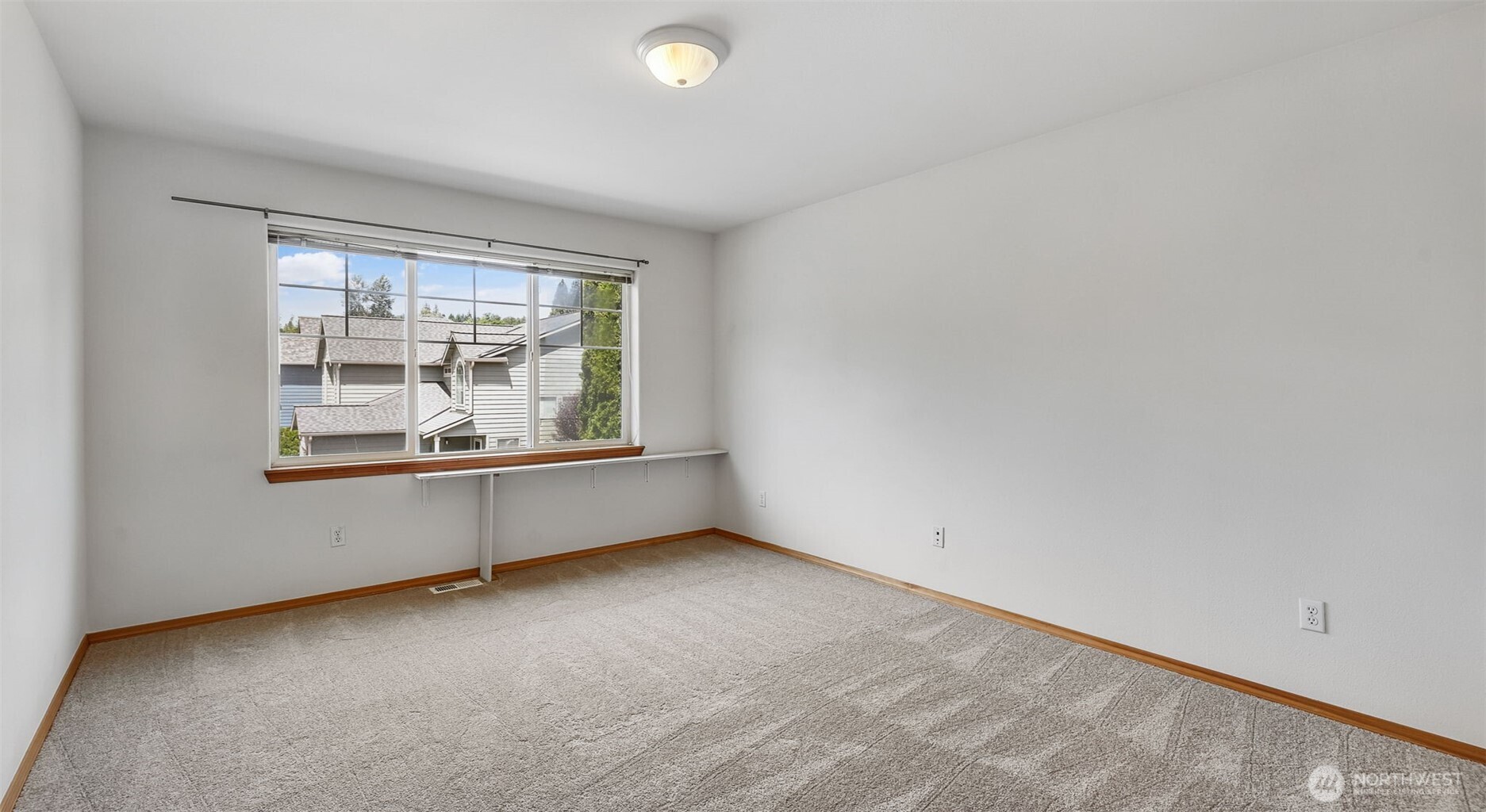 Large upstairs bonus room.