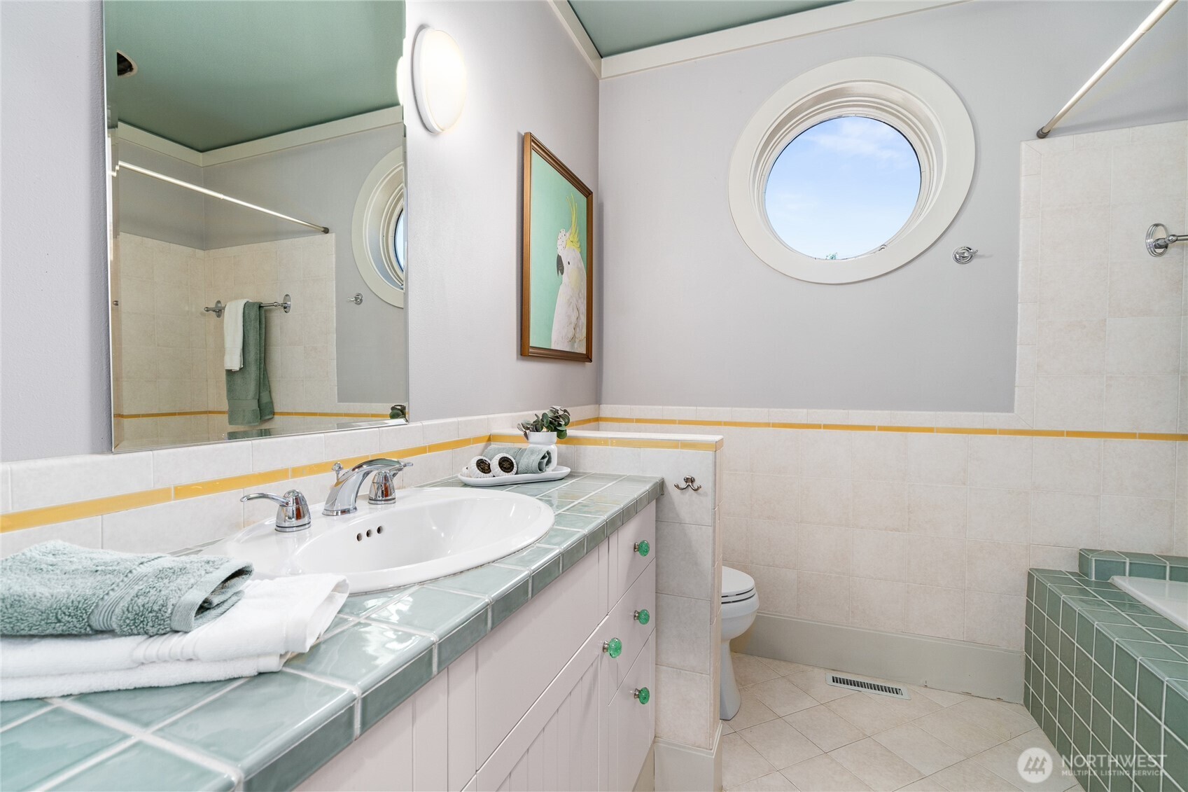 Upper Full Bathroom #2