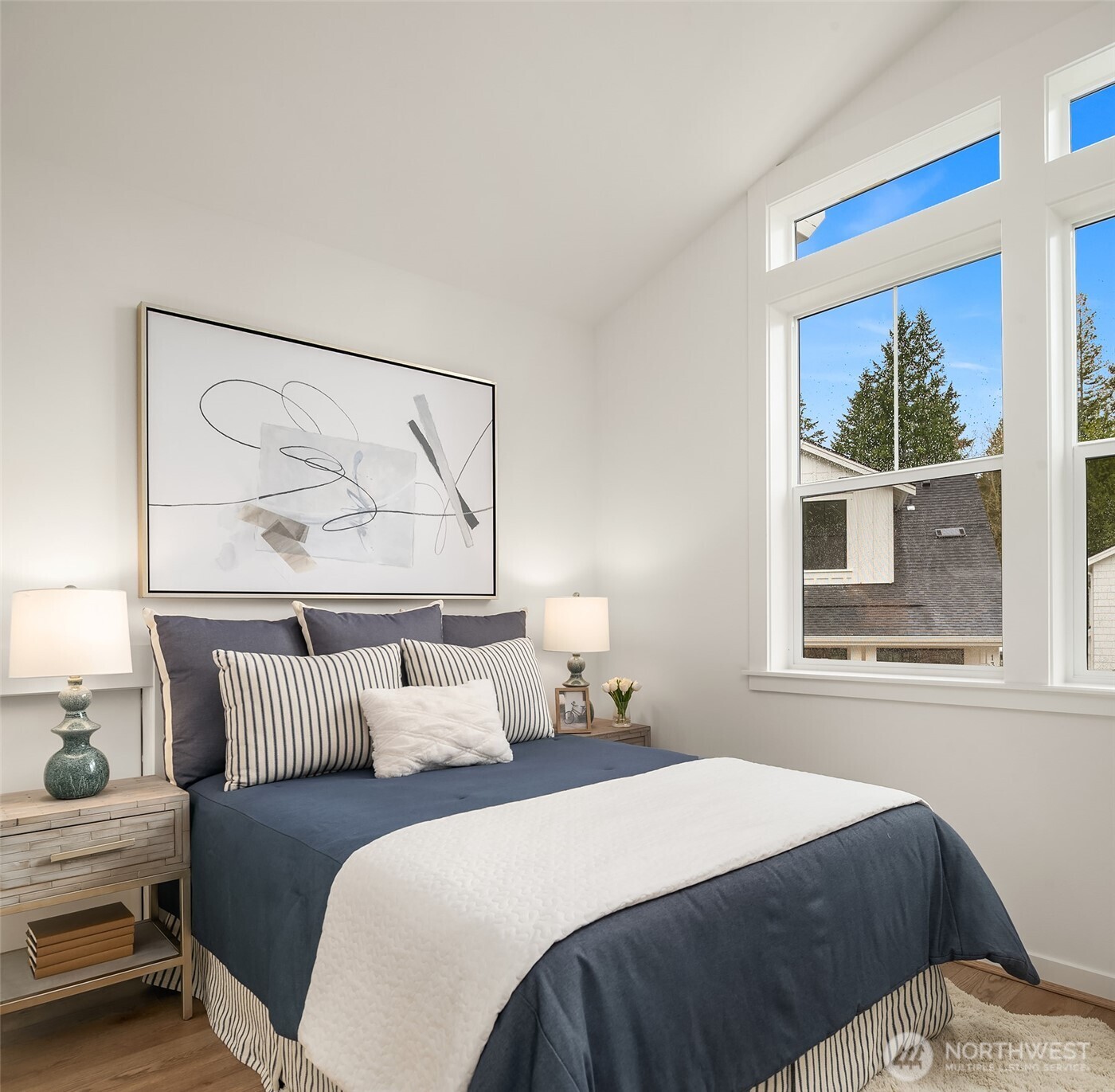 Photos are of a furnished Daisy for demonstration purposes only. Surfaces and finishes may differ.