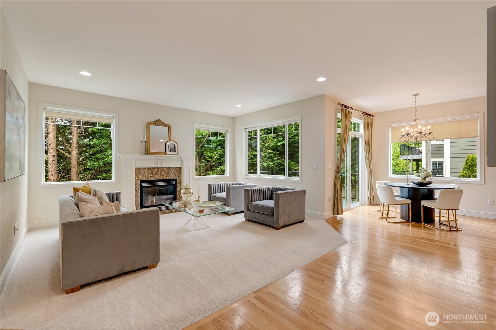 FR on main floor with gas fireplace