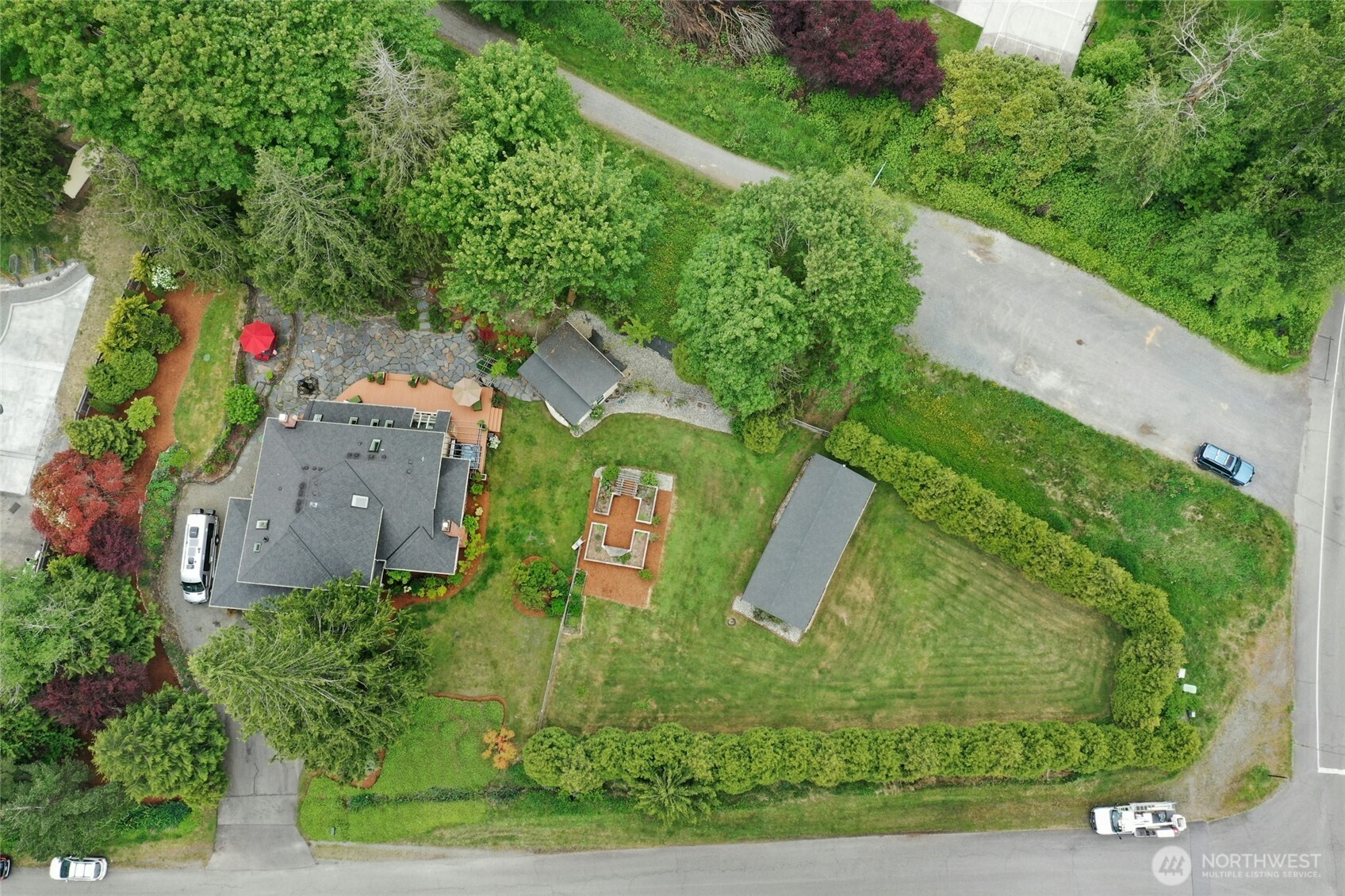 Rare lot with a small barn & pasture right off the Tolt Pipeline Trail. Space to park an RV or trailer.