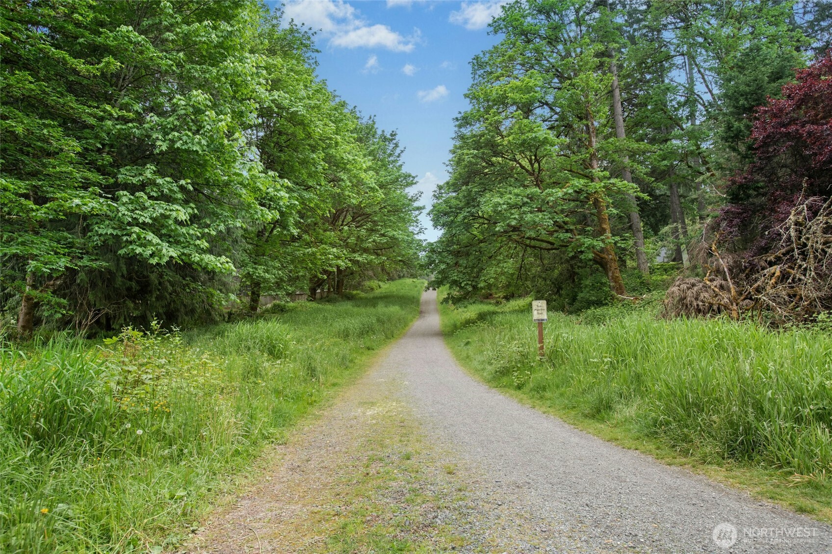 Touches the pipeline for direct accessneighborhood with trails for hiking; slide down the hill when there is snow; bicycle on the pipeline to go to Woodinville; grab the bus to go to school down the street. very family friendly :Neighborhood organizes easter egg hunt ect...