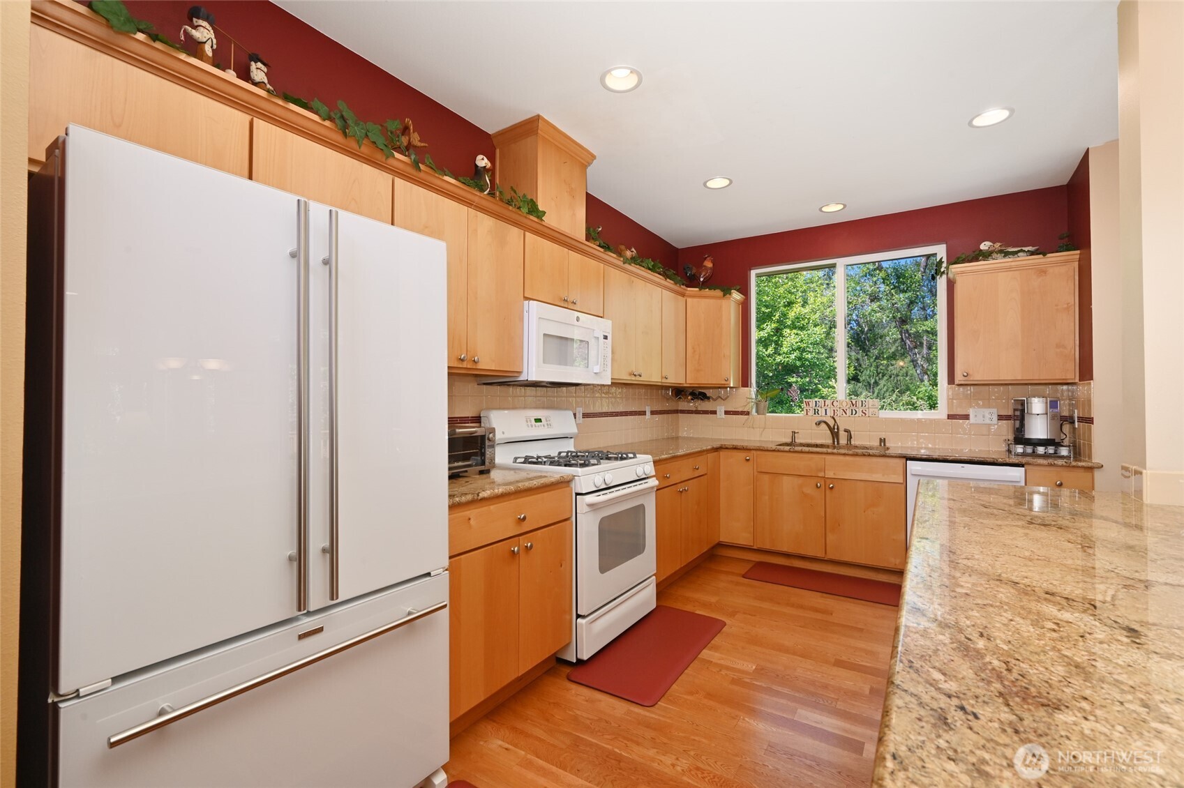Custom Kitchen with Gas