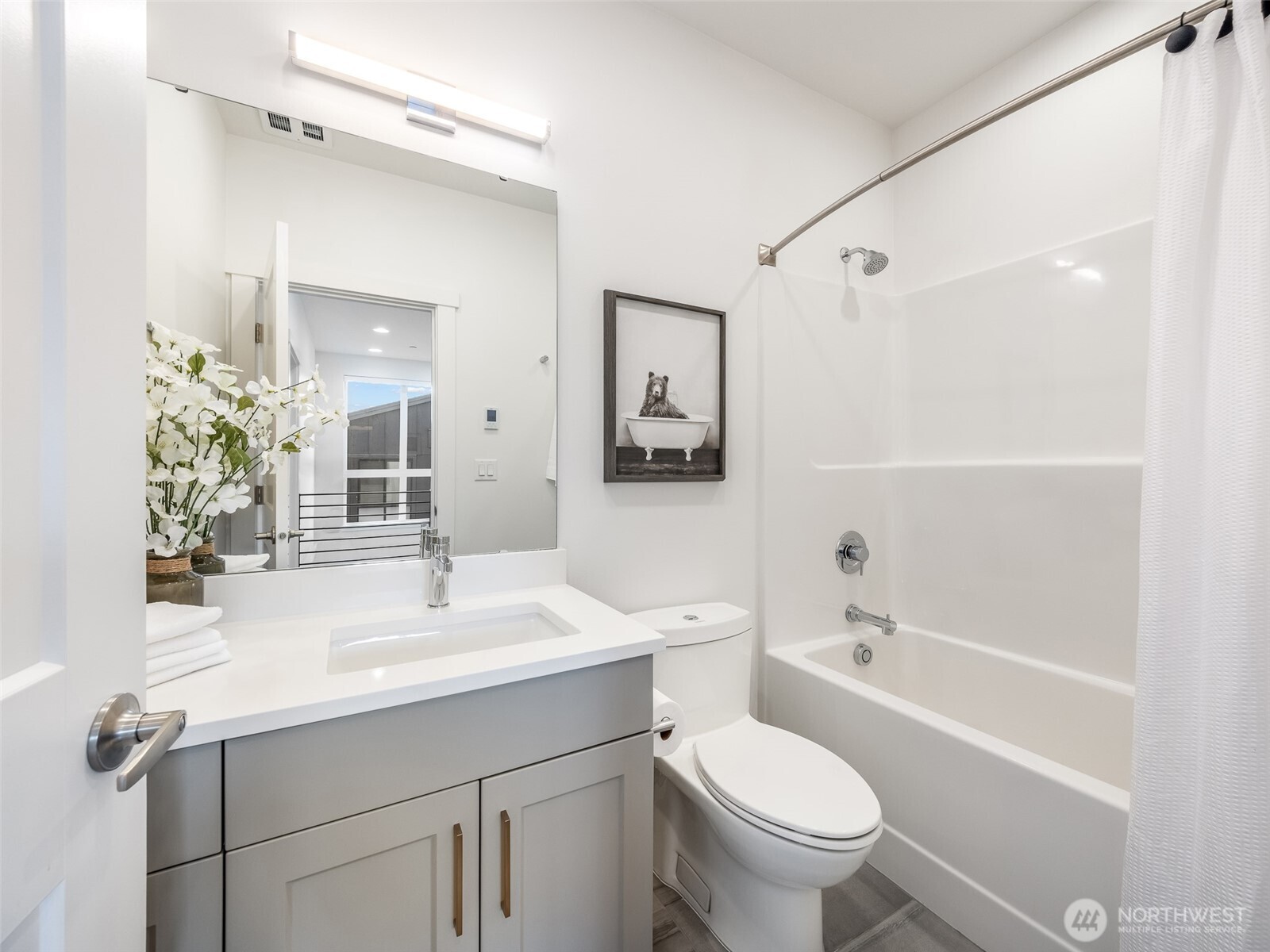 Upstairs full bathroom