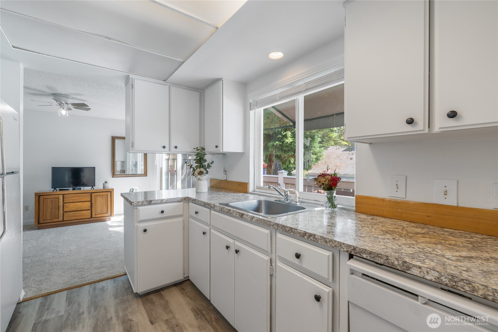 Kitchen has plenty of cabinets