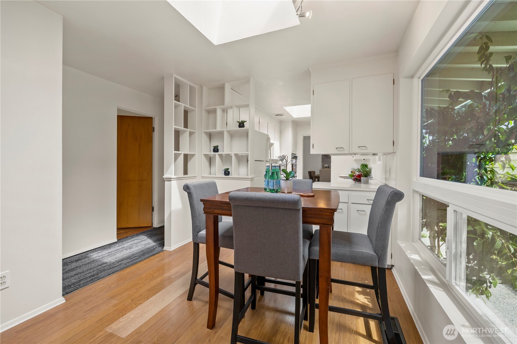 Informa' eating space is off the kitchen as well as a laundry area