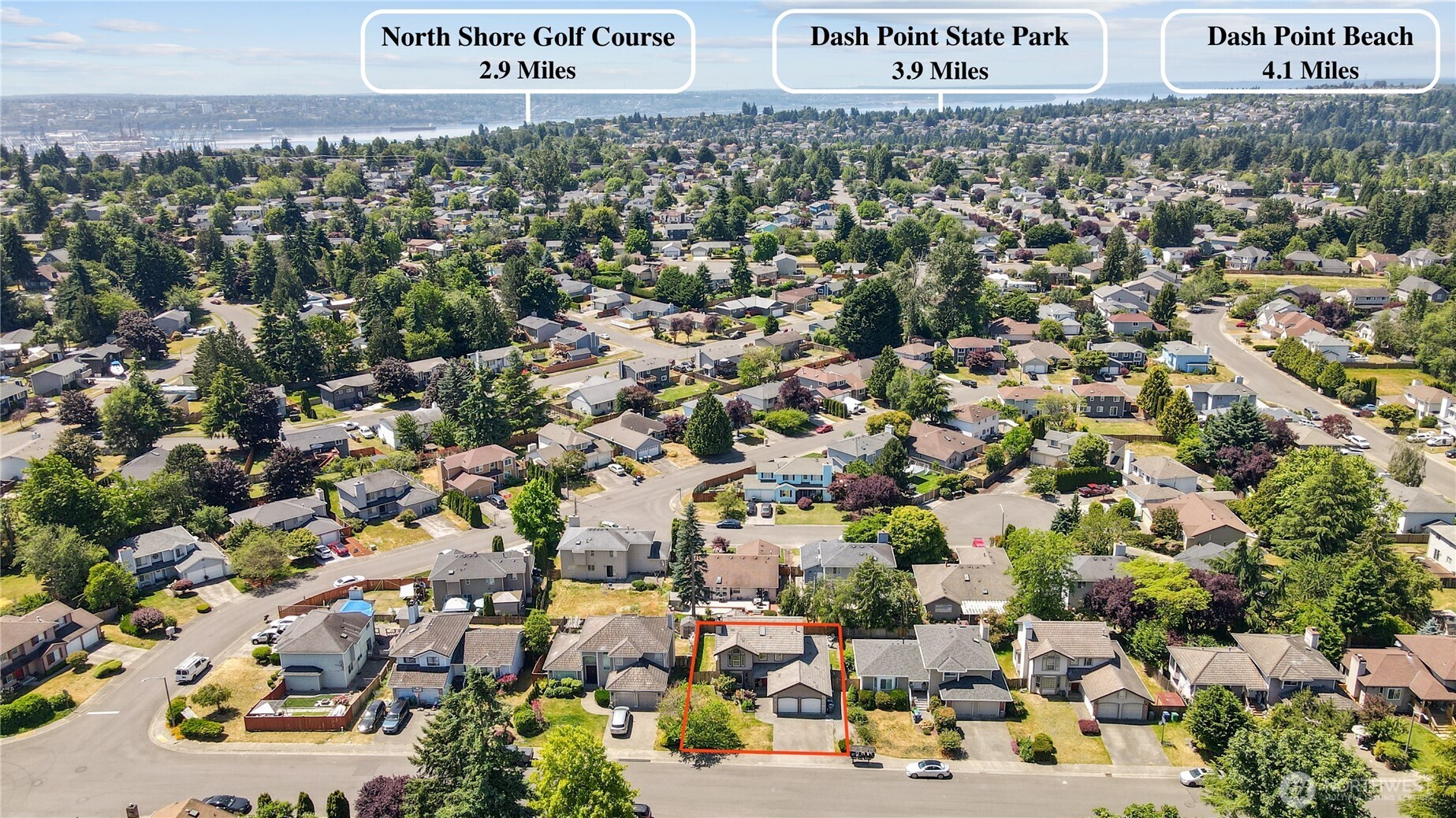 Minutes to Dash Point State Park for nature lovers to camp, hike/walk the trails or enjoy water activities like paddle boarding and relaxation at Dash Point Beach. Play a round of golf nearby at North Shore Golf Course.