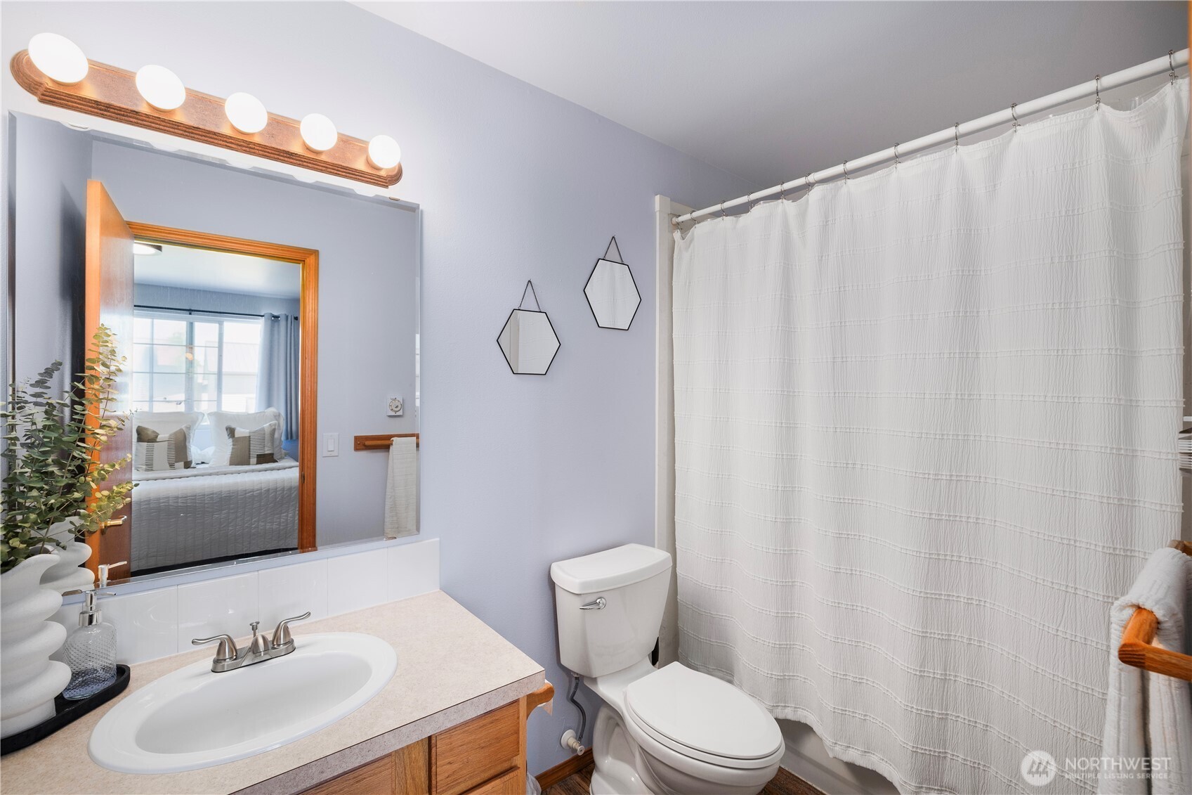 Second Master Suite with Tub.