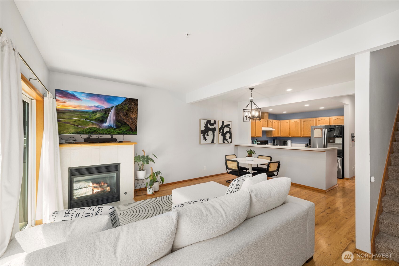 Gas fireplace and laminate floors throughout the main floor!