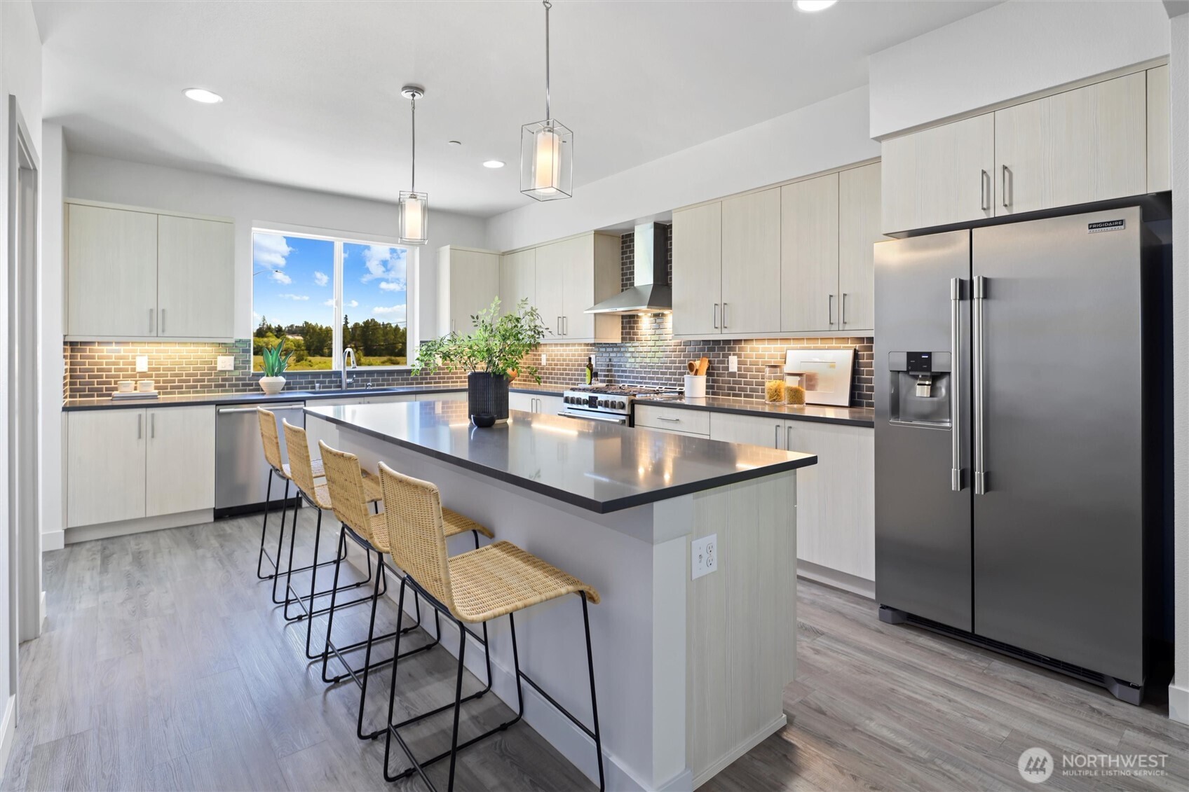 Chef's dream kitchen boasts a gas cooktop, spacious center island with seating for 4, a walk-in pantry, sleek quartz countertops and under cabinet task lighting.