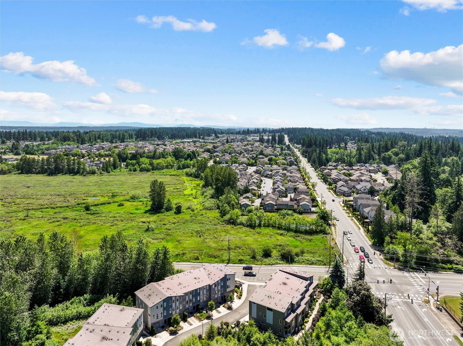 Tambark Corner has a tranquil neighborhood setting amongst a green backdrop, yet also has easy access to schools, dining, shopping and parks.
