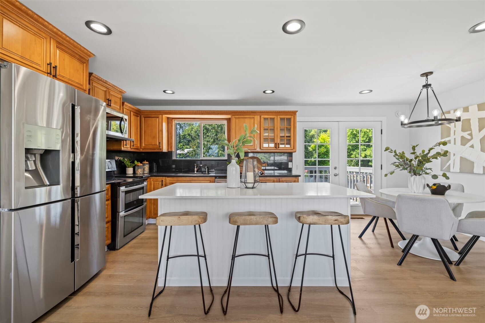 Kitchen with Islan Seating