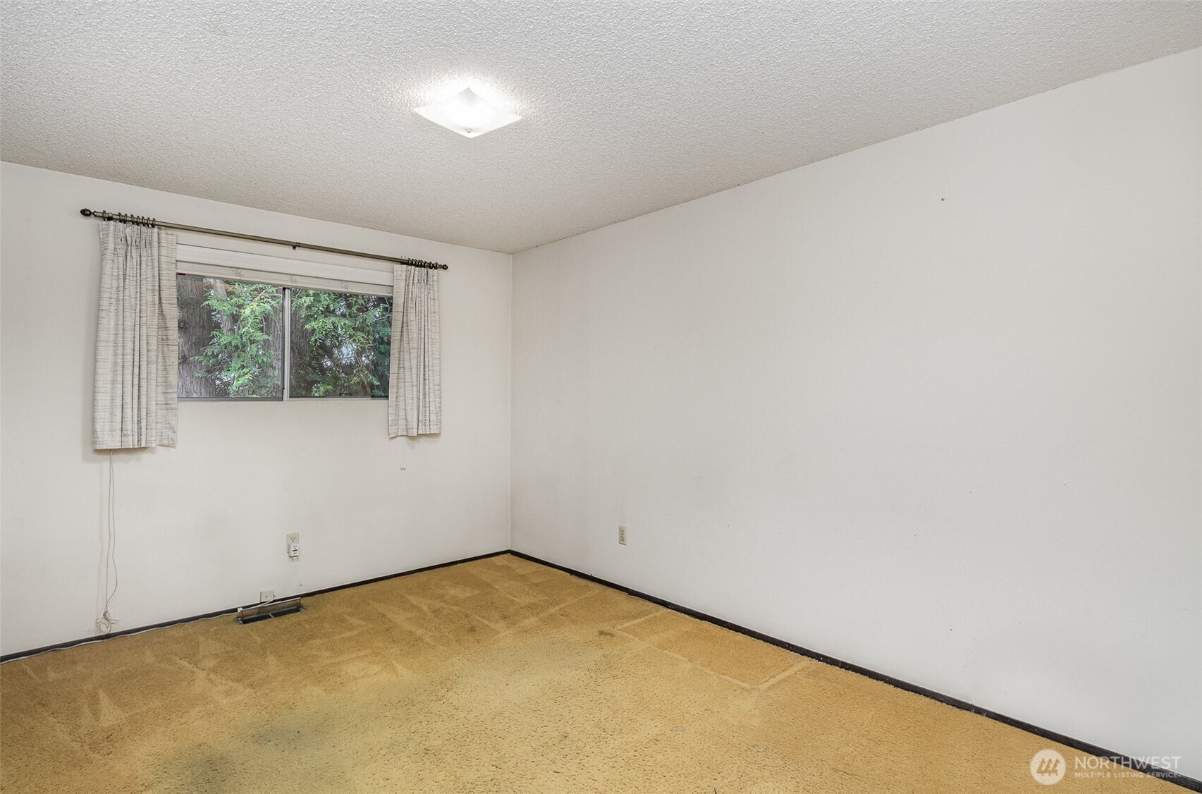 Upstairs guest bedroom.