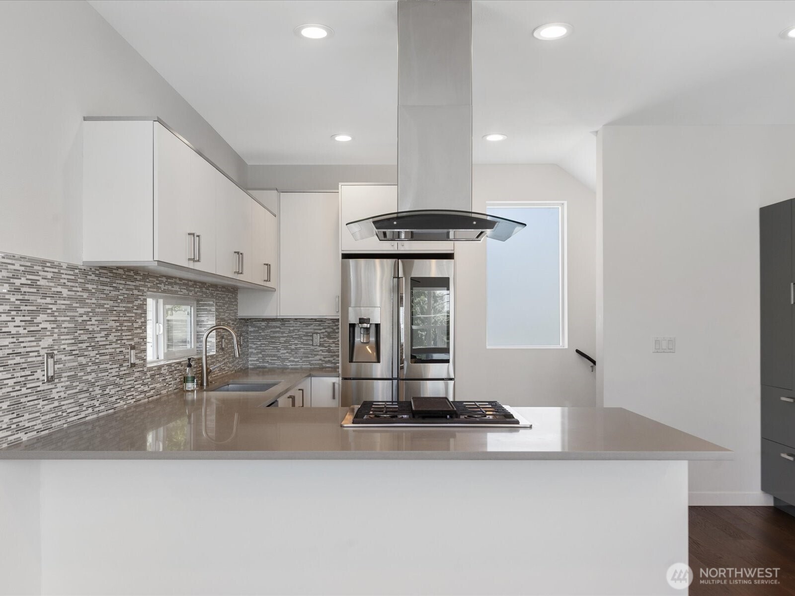 Chef friendly kitchen with gas stove