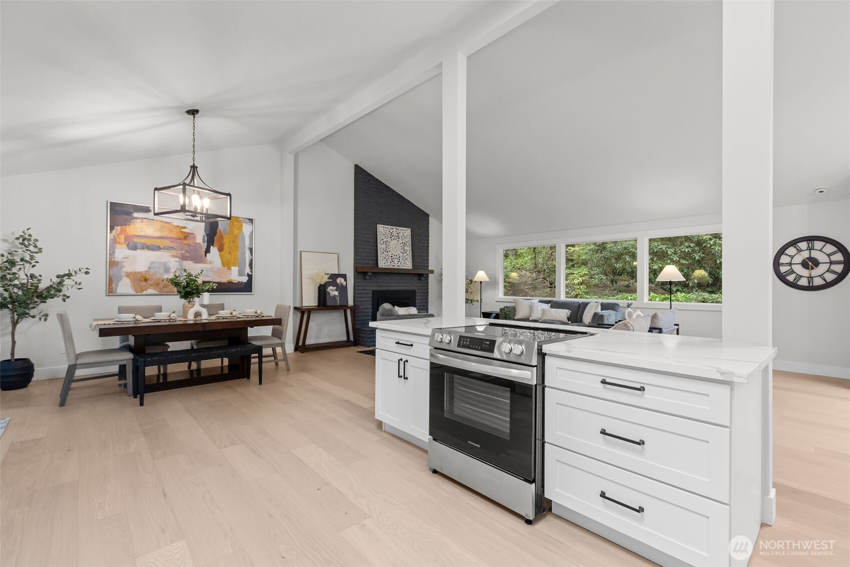 The oven features a powerful downdraft vent that neatly tucks away with the push of a button when not in use.