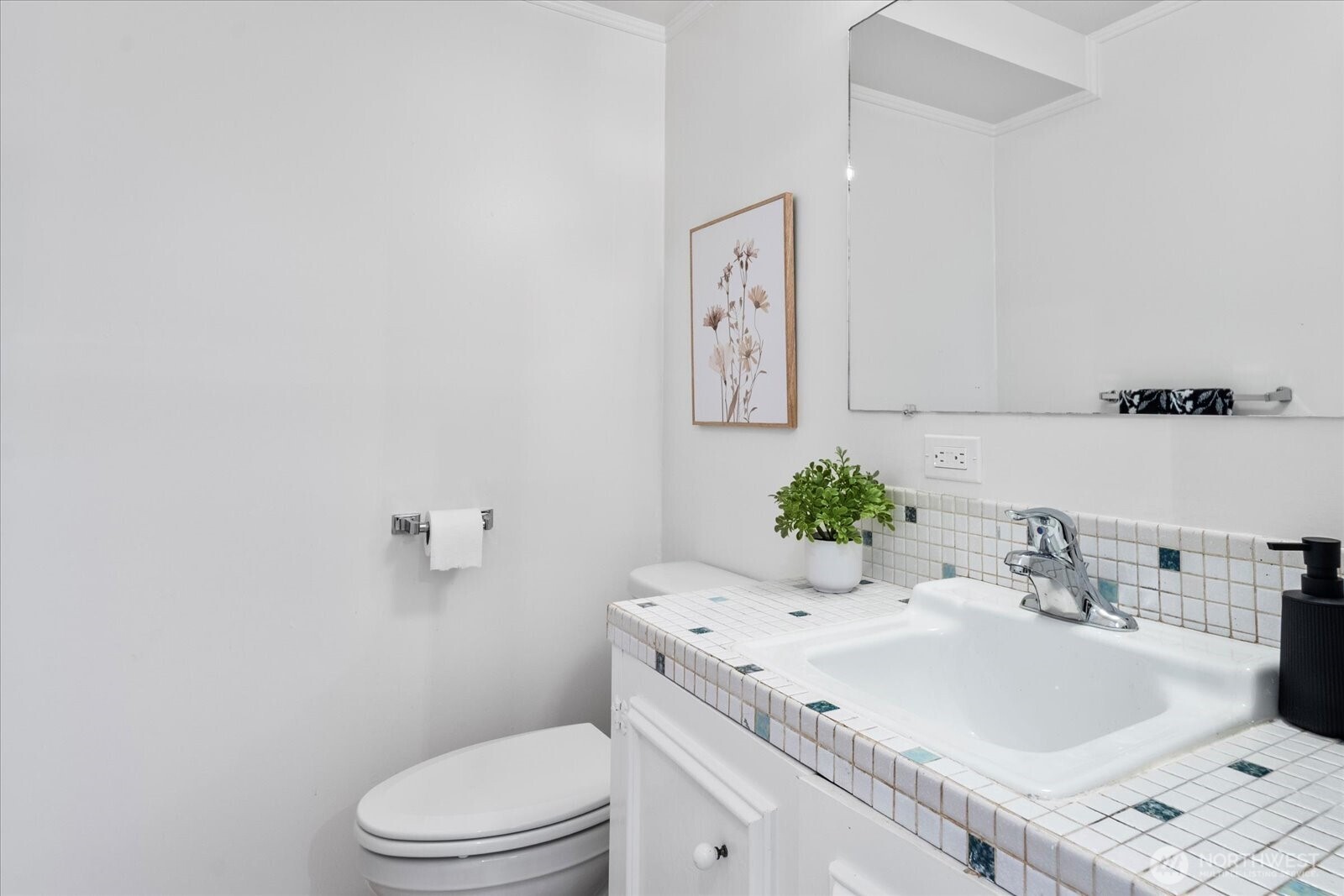 1/2 bath on lower