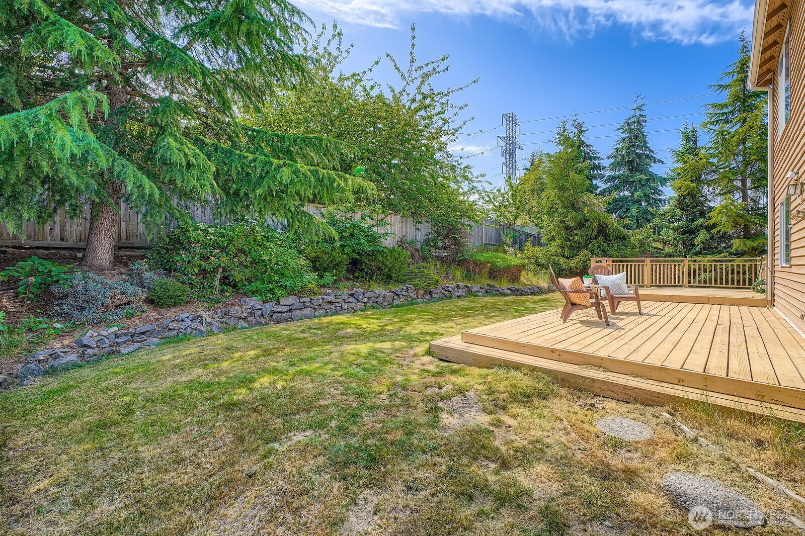 Huge yard w/ space for gardening