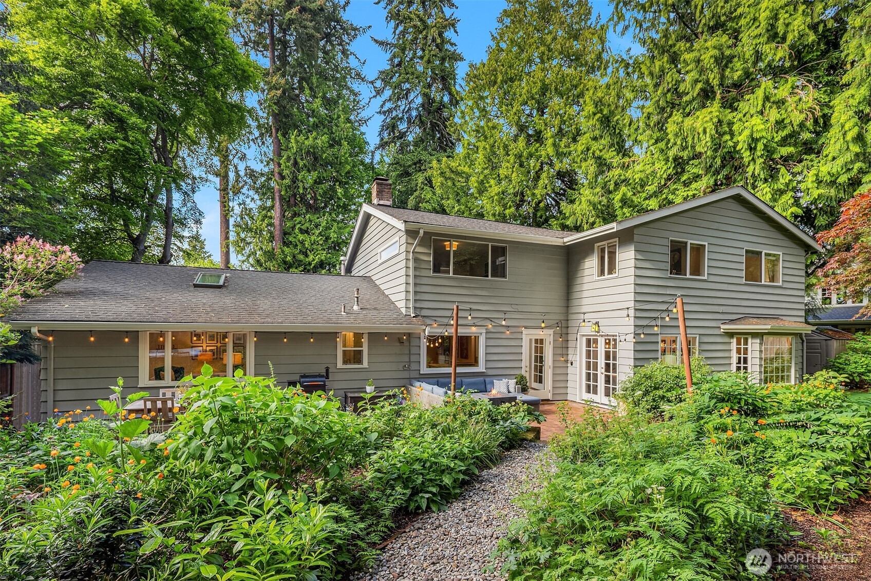 Walk in the door & discover style, sophistication & a warm inviting vibe.