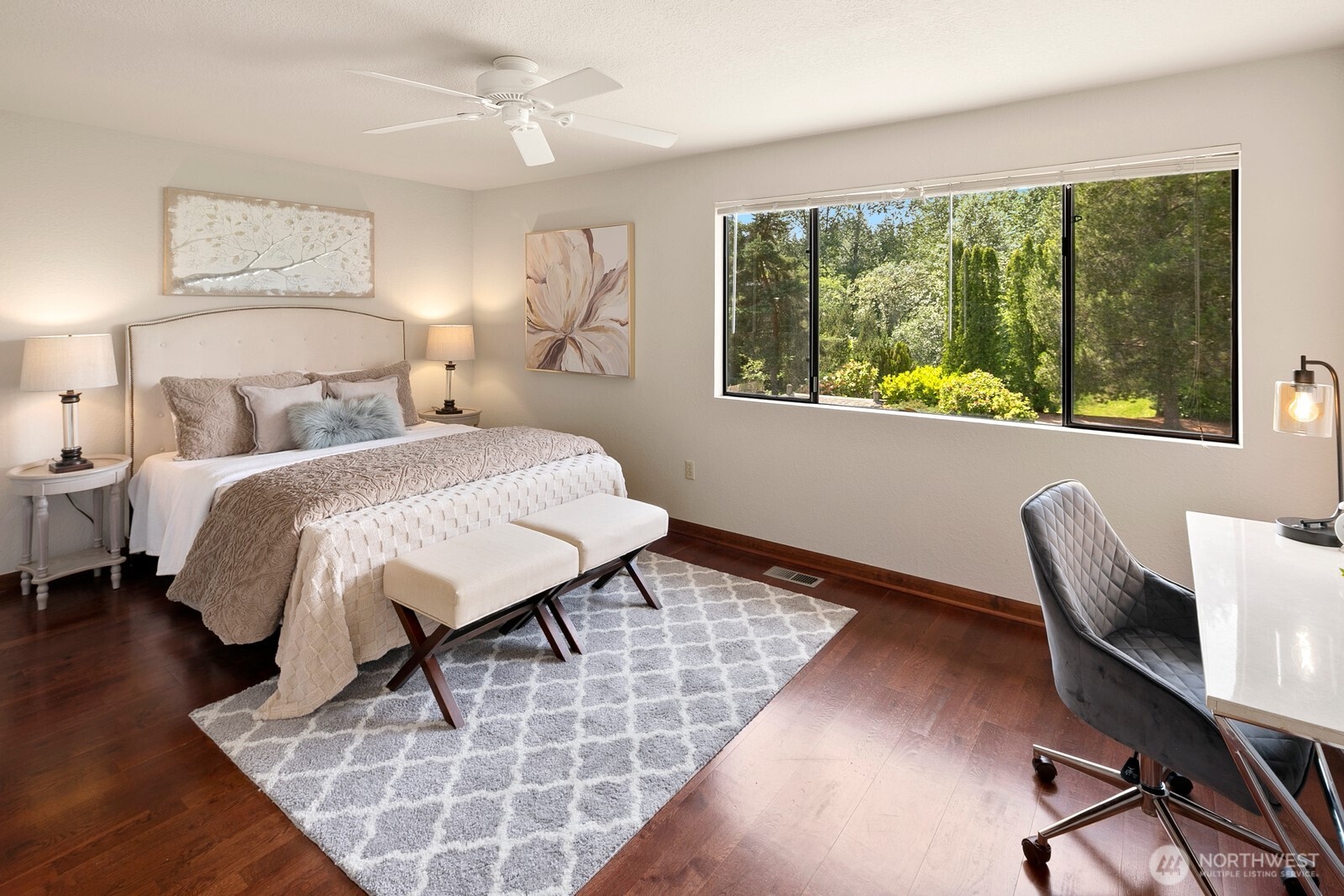 LARGE second bedroom