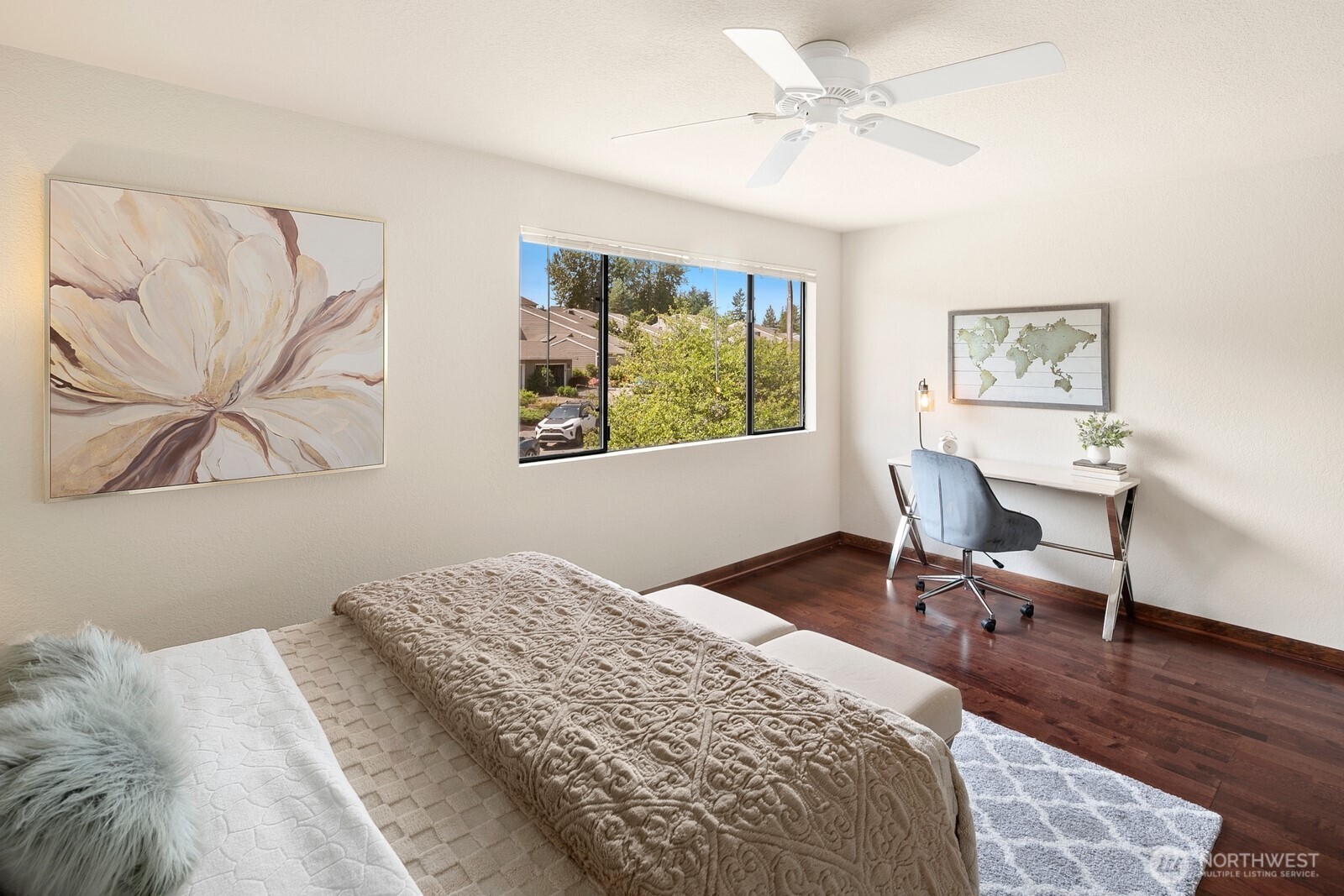 LARGE second bedroom