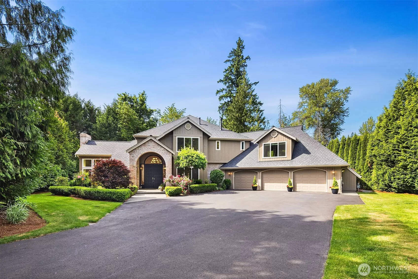 Custom gated home in the heart of Issaquah. Great walkabilityt to Grand Ridge Plaza, shopping, theater and so much more.