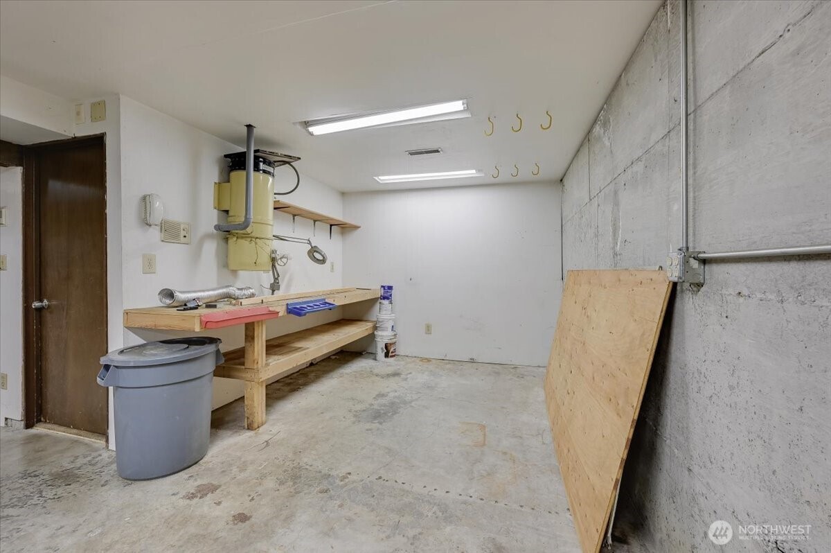 Large workshop area off garage